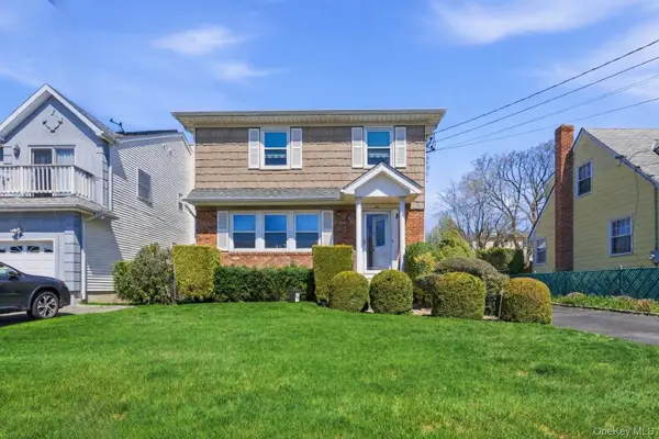 150 Hughes Place, Albertson, NY 11507