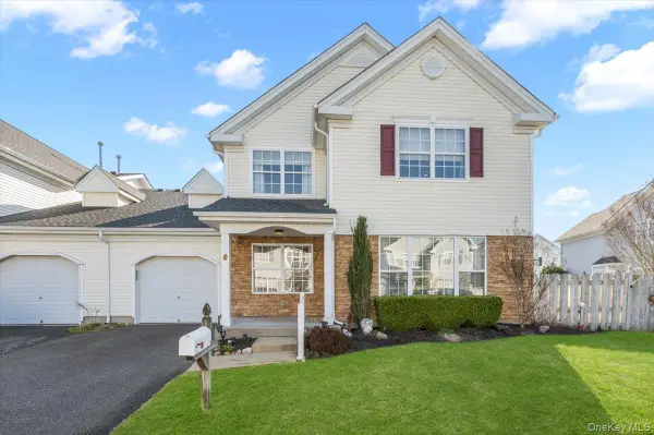 6 Robert Lane, Middle Island, NY 11953