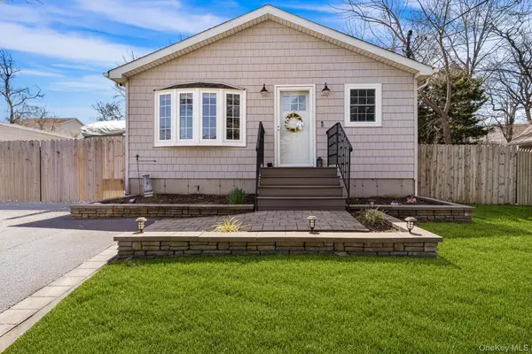 22 Beech Avenue, Farmingville, NY 11738