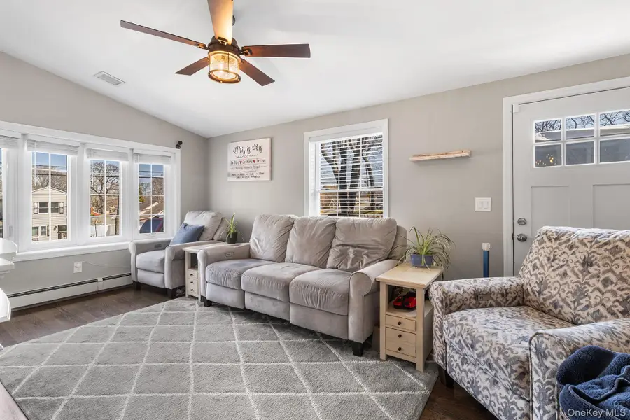 22 Beech Avenue, Farmingville, NY 11738 - #3