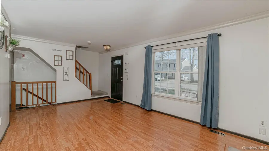 44 Oak Street, Central Islip, NY 11722 - #3