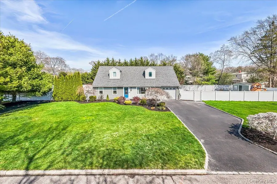 37 Priscilla Avenue, Holtsville, NY 11742 - #3