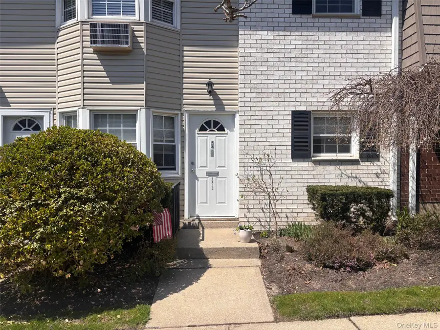 31-36 Wilshire Ln #31-36, Oakdale, NY 11769 - #2