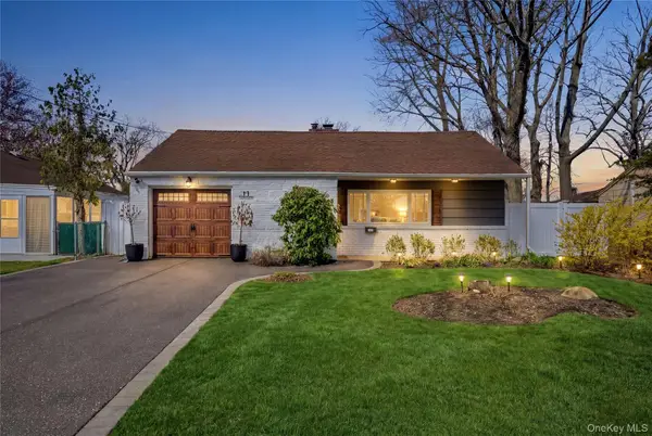 11 Grand Central Avenue, Amityville, NY 11701