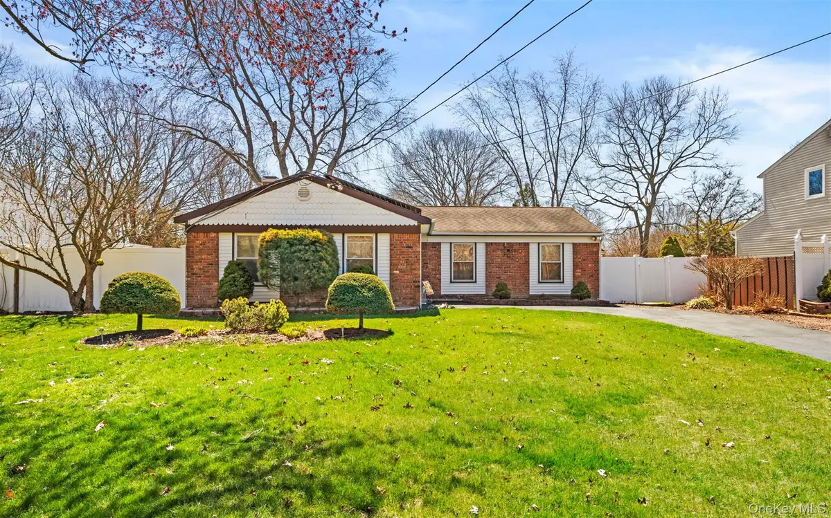 20 Beacon Street, Shirley, NY 11967 - #1