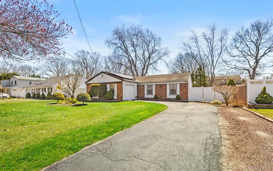 20 Beacon Street, Shirley, NY 11967 - #2