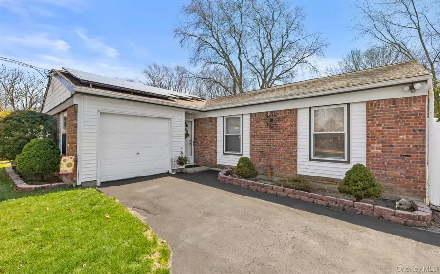 20 Beacon Street, Shirley, NY 11967 - #3