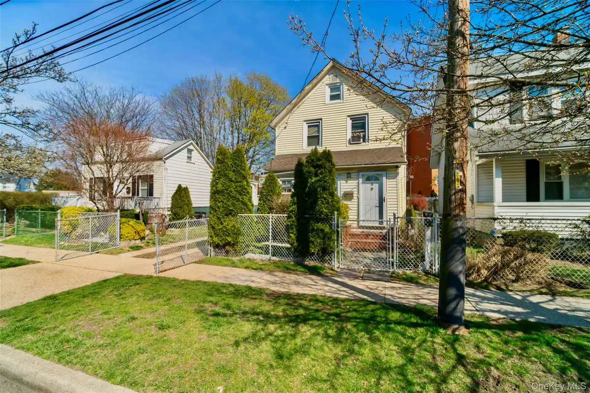 6 Linden Avenue, Hempstead, NY 11550 - #1