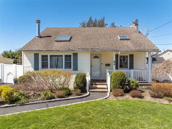 84 Rhoda Avenue, North Babylon, NY 11703