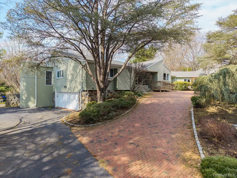 8 Astro Place, Dix Hills, NY 11746 - #3