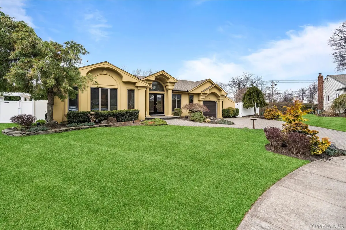 12 Kingswood Circle, Old Bethpage, NY 11804 - #1