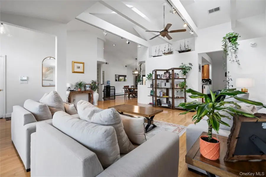 12 Kingswood Circle, Old Bethpage, NY 11804 - #2