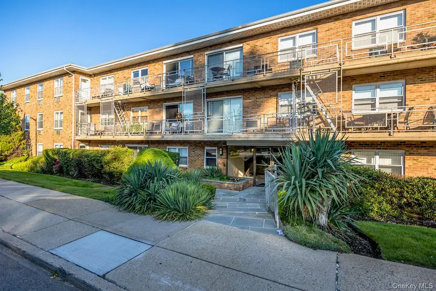 90 S Park Avenue #B3, Rockville Centre, NY 11570 - #2