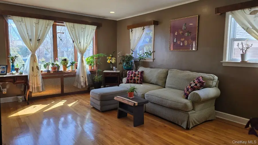 39 Lipton Lane, Williston Park, NY 11596 - #3