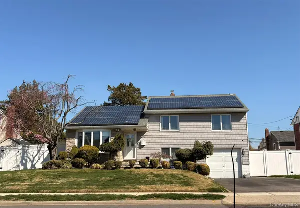 16 Amherst Drive, Massapequa, NY 11758