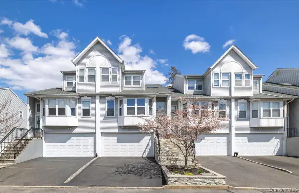 9 Eastern Drive, New Hyde Park, NY 11040