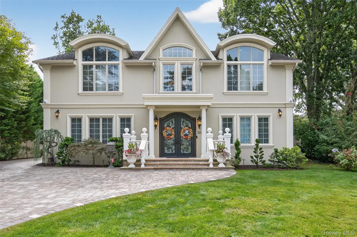 211 Hillturn Lane, Roslyn Heights, NY 11577 - #1