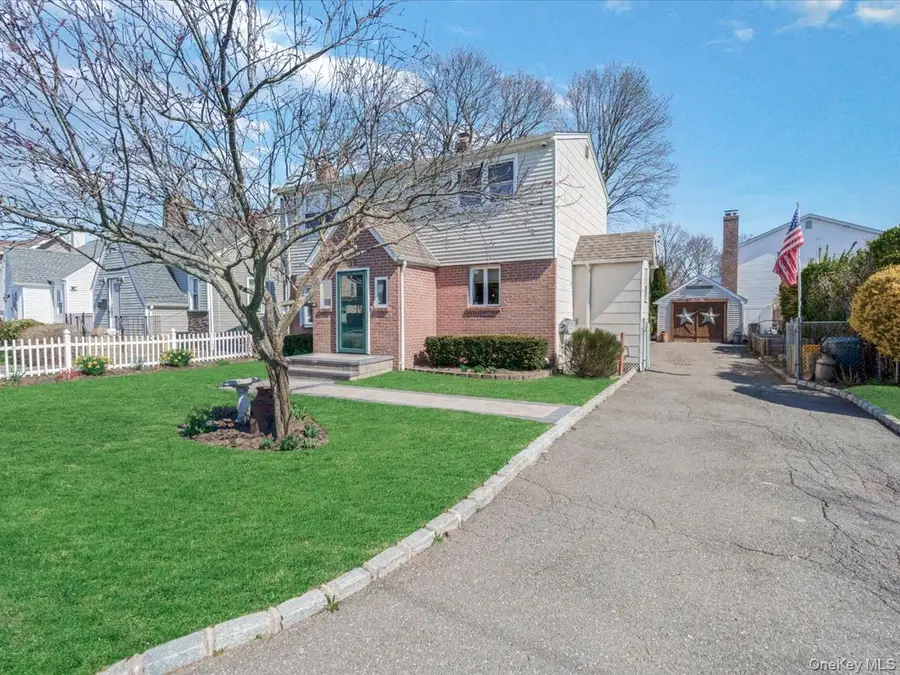 12 Floral Avenue, Bethpage, NY 11714 - #2