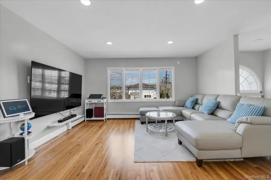 1 Sterling Court, Plainview, NY 11803 - #3