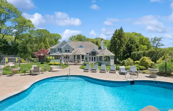 10 Colonial Drive, Smithtown, NY 11787