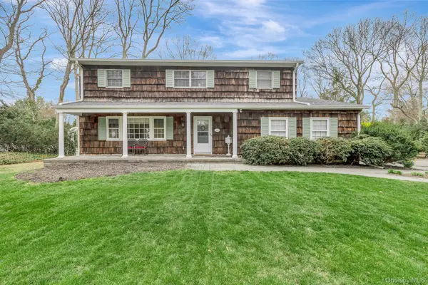 27 Richie Court N, Saint James, NY 11780