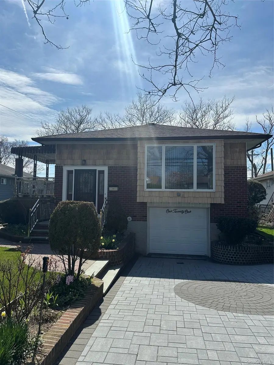 121 Marcus Avenue, New Hyde Park, NY 11040 - #2