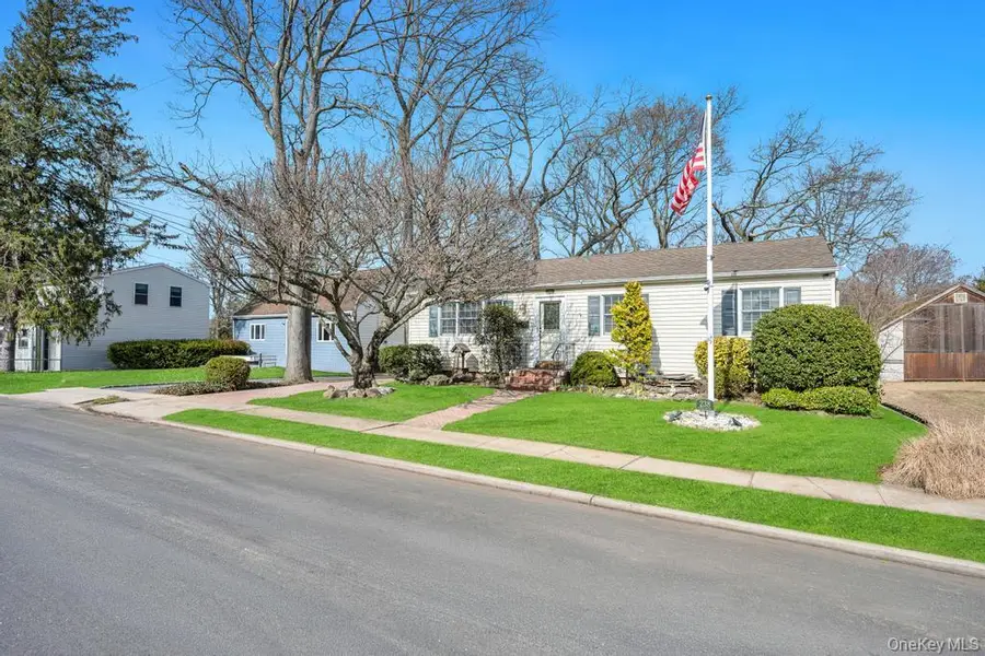 238 Centre Avenue, Lindenhurst, NY 11757 - #2