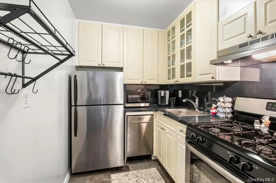 33 Barker Avenue #2J, White Plains, NY 10601 - #3