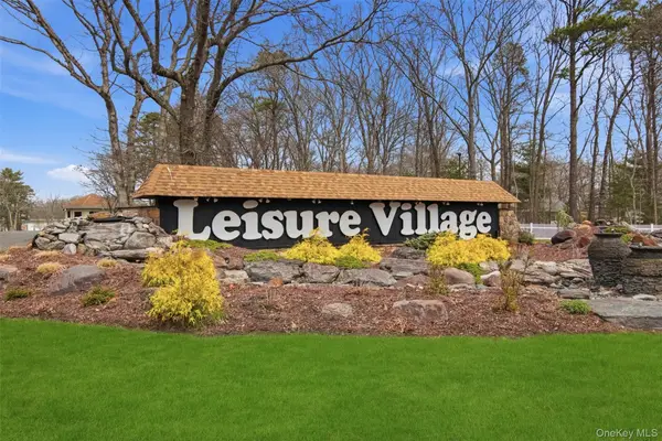 150 Eastbourne Court #B, Ridge, NY 11961