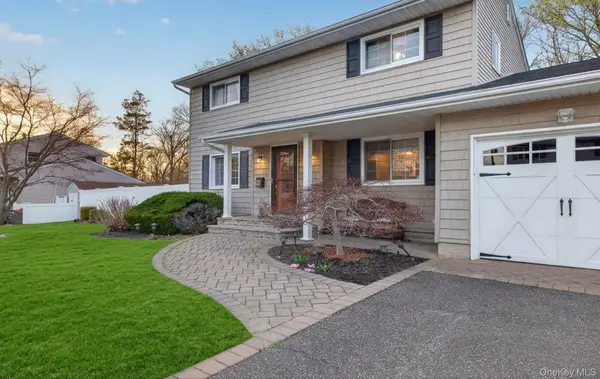 19 Shelton Court, Commack, NY 11725