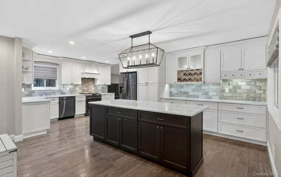 19 Shelton Court, Commack, NY 11725 - #3