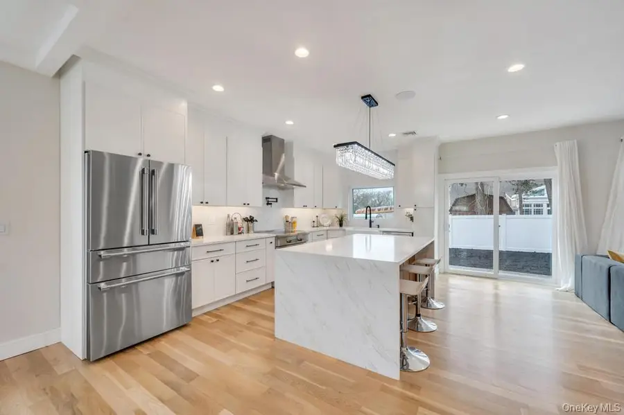 19 Arrow Lane, Hicksville, NY 11801 - #3