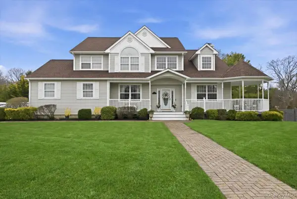 5 Landings Lane, East Patchogue, NY 11772