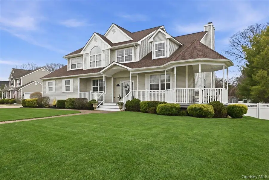 5 Landings Lane, East Patchogue, NY 11772 - #2