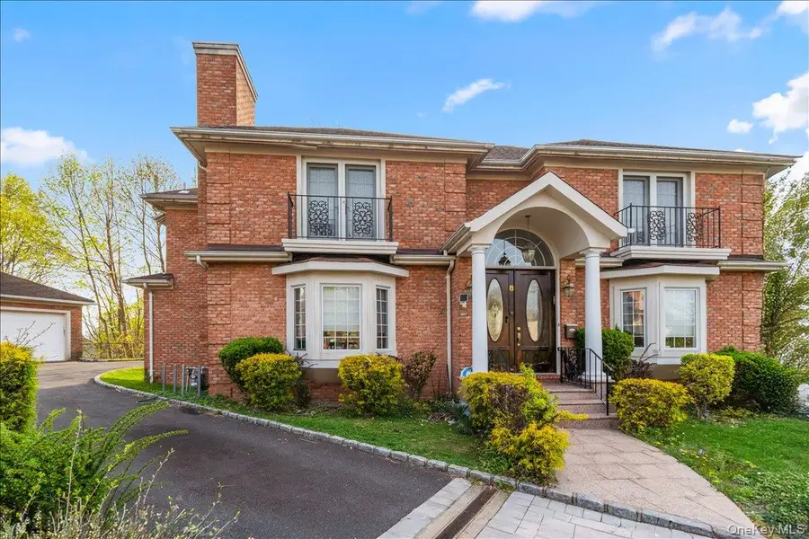 8 Wesey Court, Great Neck, NY 11024 - #3