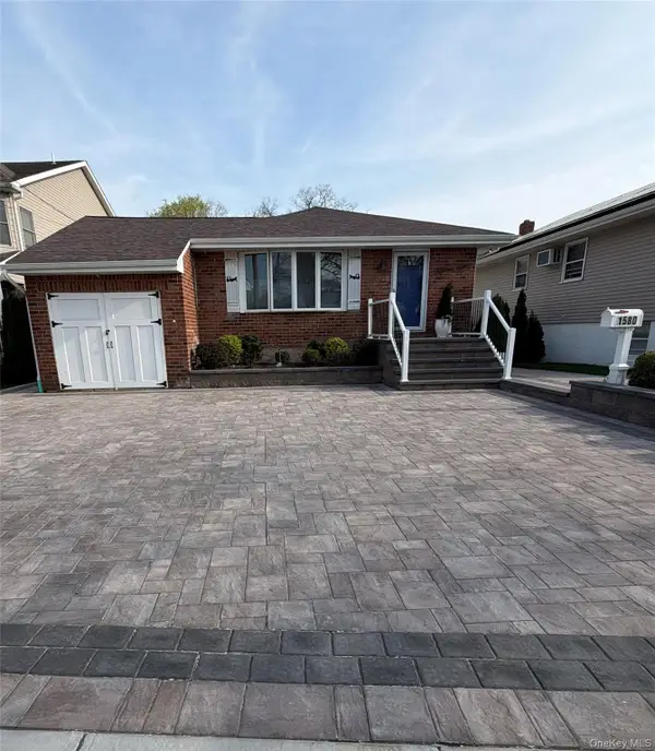 1580 N Jerusalem Road, Merrick, NY 11566