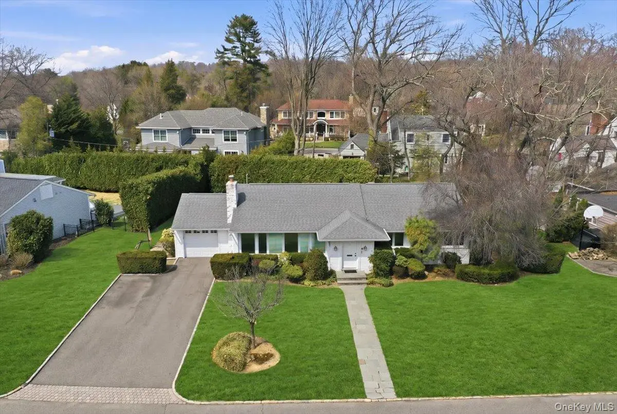 41 Highfield Lane, East Hills, NY 11577 - #1