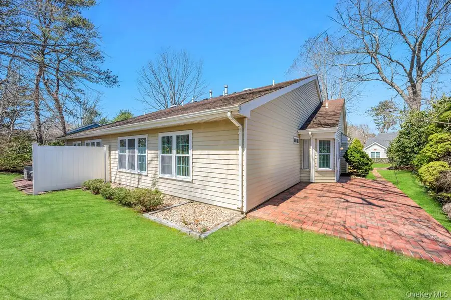 12 Baldwin Court, Ridge, NY 11961 - #3