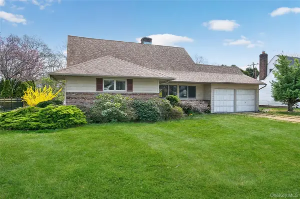 23 Pell Terrace, Garden City, NY 11530