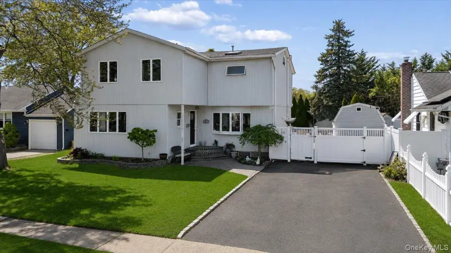 44 E End Avenue, Hicksville, NY 11801 - #2