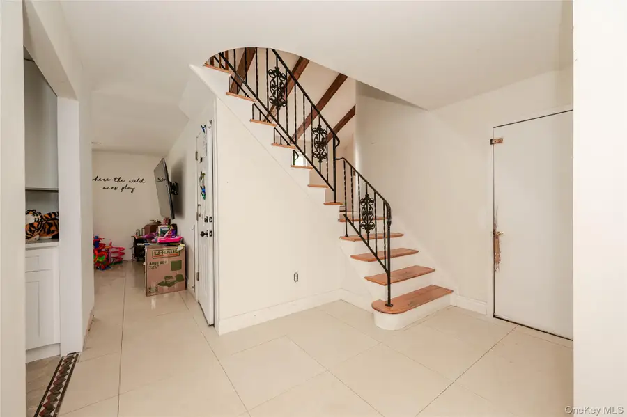 122 Clinton Avenue, Port Jefferson Station, NY 11776 - #3