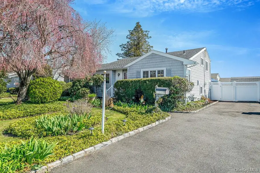 289 W 17th Street, Deer Park, NY 11729 - #2