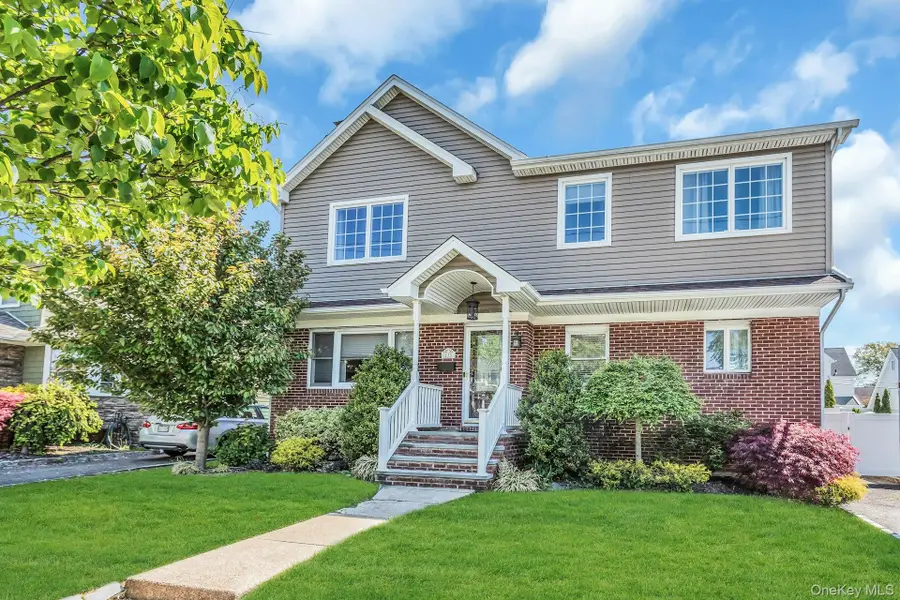 233 Collins Avenue, Williston Park, NY 11596 - #2