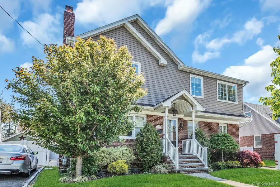 233 Collins Avenue, Williston Park, NY 11596 - #3