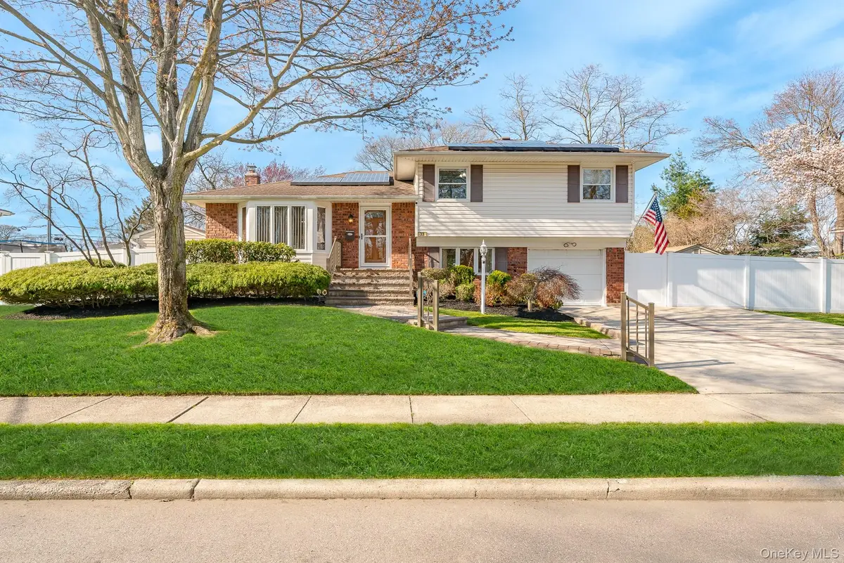 33 Parkdale Drive, Farmingdale, NY 11735 - #1