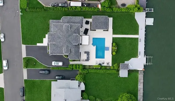 31 Shoal Drive, West Islip, NY 11795