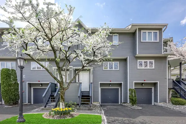 33 Village Green, Bardonia, NY 10954