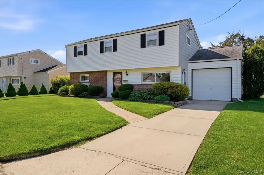 802 Nebraska Avenue, Bay Shore, NY 11706 - #2