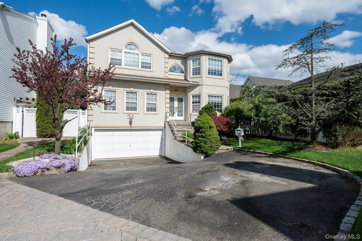 21 Central Court, Carle Place, NY 11514 - #1