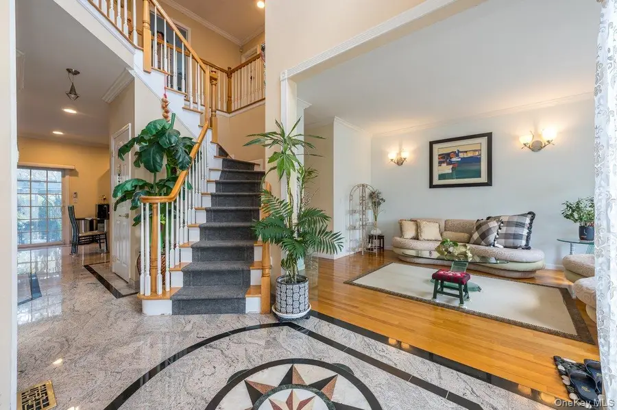 21 Central Court, Carle Place, NY 11514 - #2